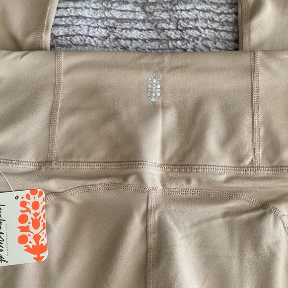 Free People Movement Beige Leggings Size XS with Pockets and Synching by Ankles - Picture 9 of 9